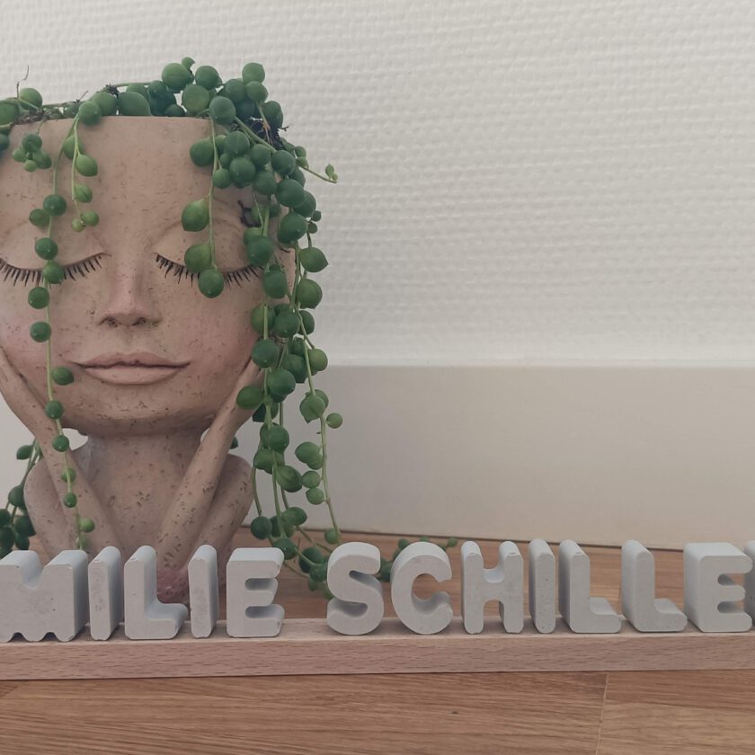 Mini Buchstaben auf Holz